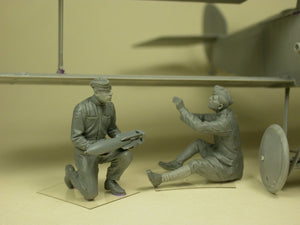 Copper State Models F32-028 RFC Air Mechanics installing the bombs 1/32 – zdjęcie 2