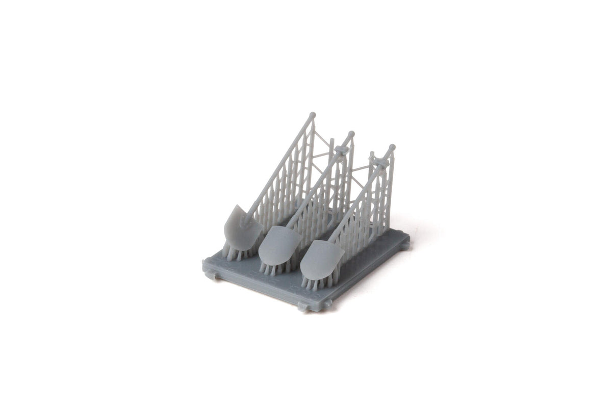 Eduard 635050 German WWII Shovels 3 pcs 1/48 – image 2