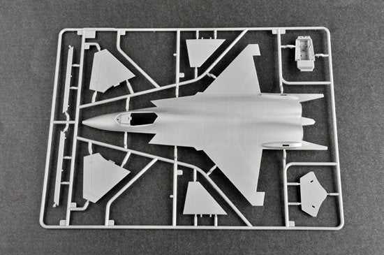 Trumpeter 01666 Shenyang J-31 Gyrfalcon (Salon aéronautique de Chine 2014) (1/72) – image 7