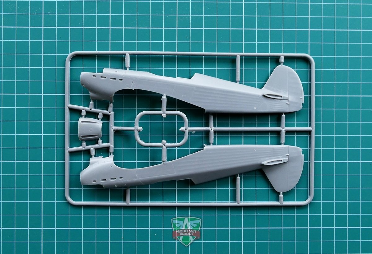 Modelsvit 4802 Yak-1 chasseur soviétique sur skis 1/48 – image 6