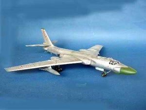 Trumpeter 01613 Tupolev Tu-16K-10 BADGER C 1/72 – image 3