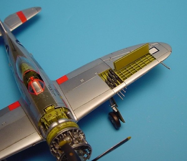 Baie de mitrailleuse Aires 7089 P-47D THUNDERBOLT 1/72 ACADEMY