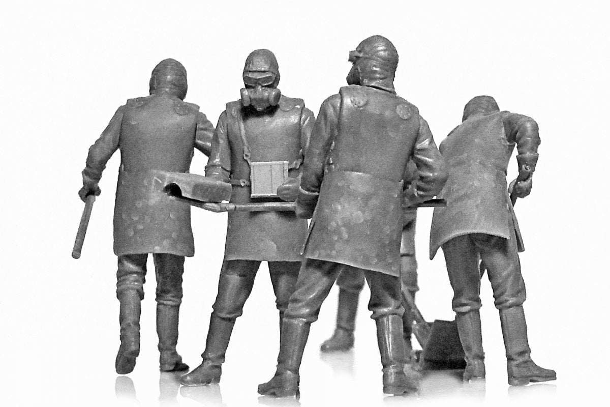 ICM 35903 Tchernobyl 3. Nettoyeurs de décombres (5 figurines) 1/35 – Bild 6