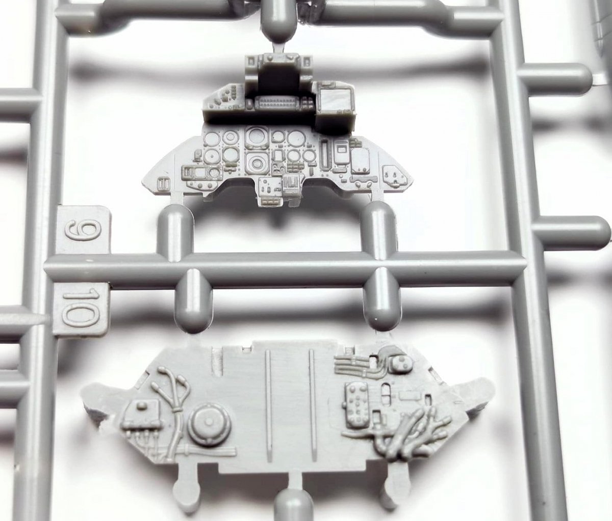 MiniBase 8001 SU-33 Flanker-D 1/48 – immagine 5