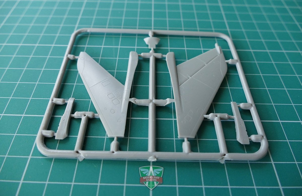 Modelsvit 72005 Sukhoi Su-7U (Entraîneur) 1/72 – image 4