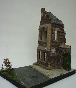 RT-Diorama 35202 Socle de diorama : Ruine de maison en briques 1/35  – immagine 4