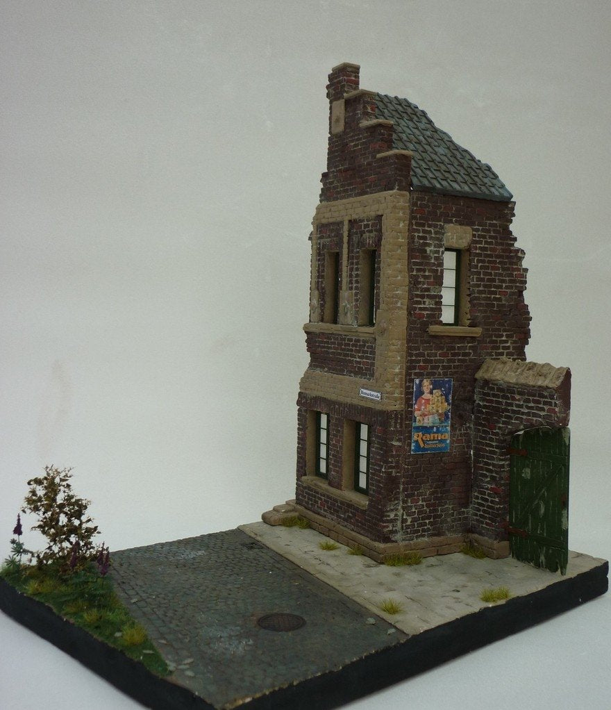 RT-Diorama 35202 Socle de diorama : Ruine de maison en briques 1/35  – immagine 4