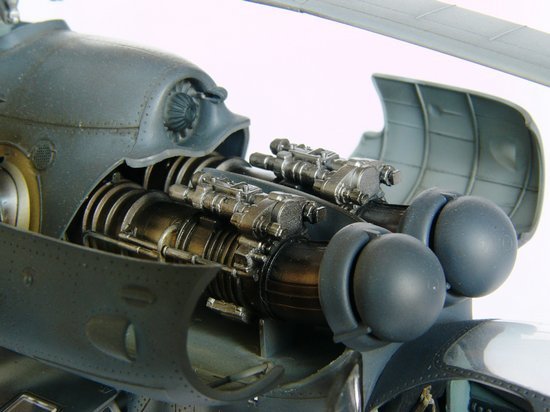 Trumpeter 05103 Mil Mi-24V Hind-E Helicopter – imagen 2