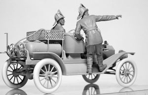ICM 24006 Équipe de camion de pompiers américain (années 1910) (2 figurines) (1/24)  – image 4