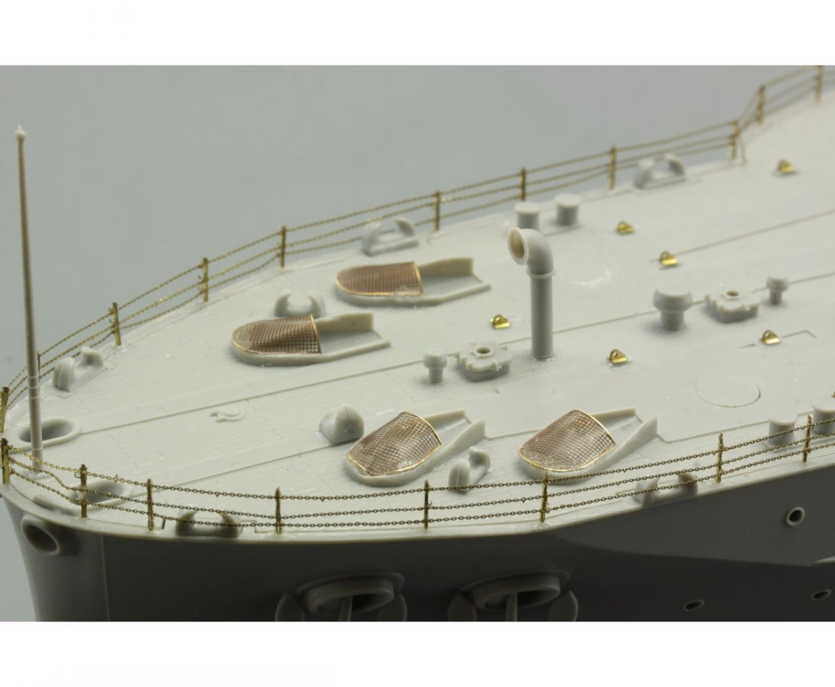 Eduard 53112 USS Arizona partie 6 - superstructure TRUMPETER 1/200 – image 7