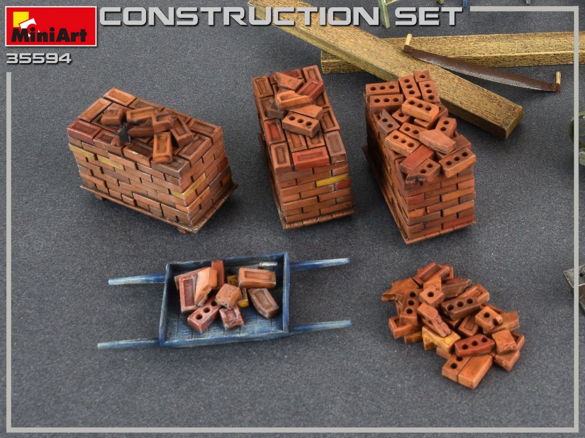 MiniArt 35594 Kit de construction : échelles, table, seaux, briques, chariot, enclume, poutres, cric et outils 1/35 – image 8