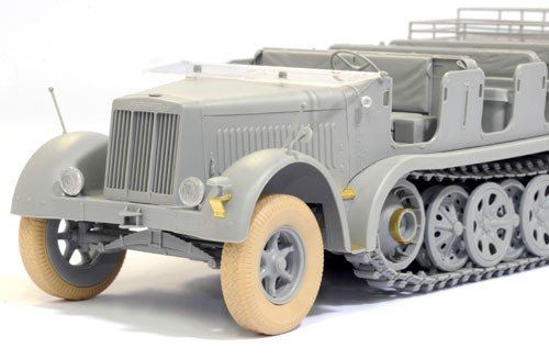 Dragon 6545 Sd.Kfz.7 8t Semi-chenillé Première production avec équipage (1/35)  – image 7