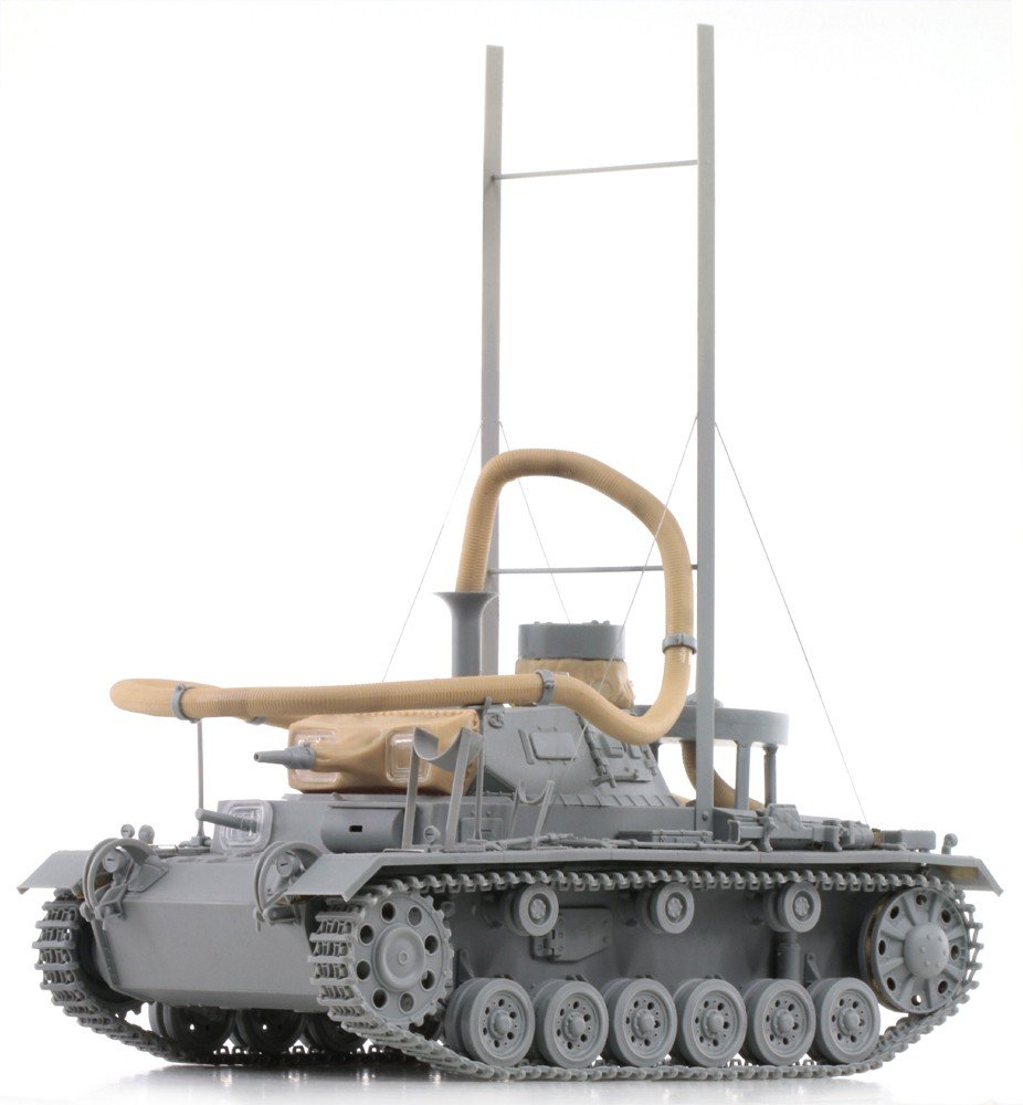 Cyber ​​​​Hobby 6717 Pz. Kpfw. 111(3,7 cm)(T) Ausf. F, Opération Seelowe (1/35) – image 9