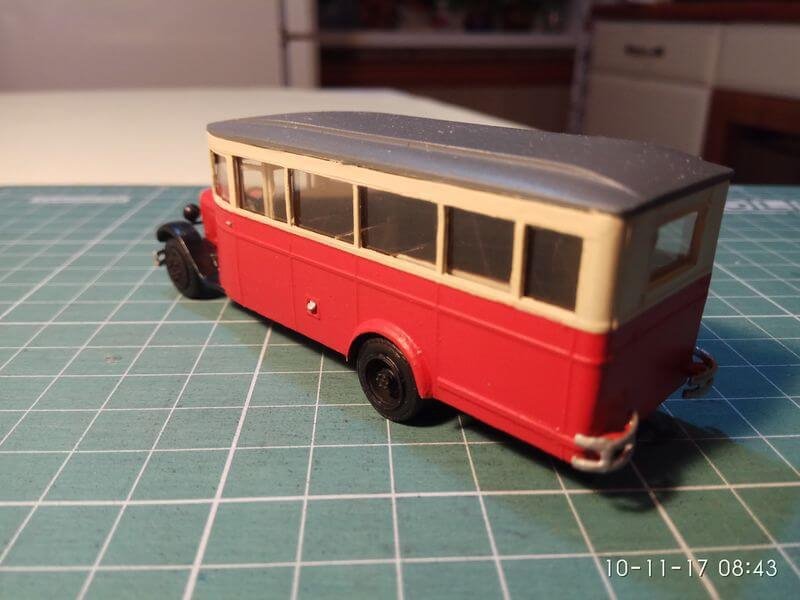 Maquette de bus soviétique ZiS-8 au 1/72 (réf. 72110)  – Bild 3