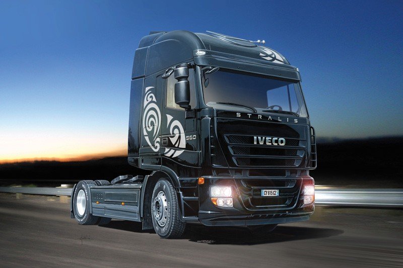 Italeri 3869 IVECO Stralis Espace actif (1/24)