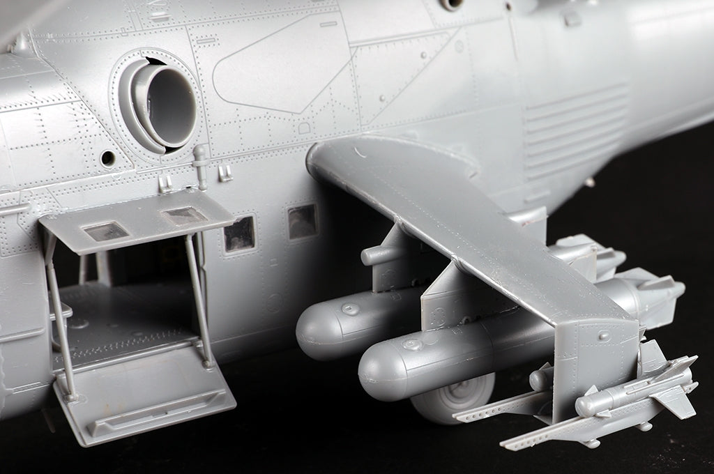 Trumpeter 05828 Mi-24A Hind-B 1/48 – Bild 16
