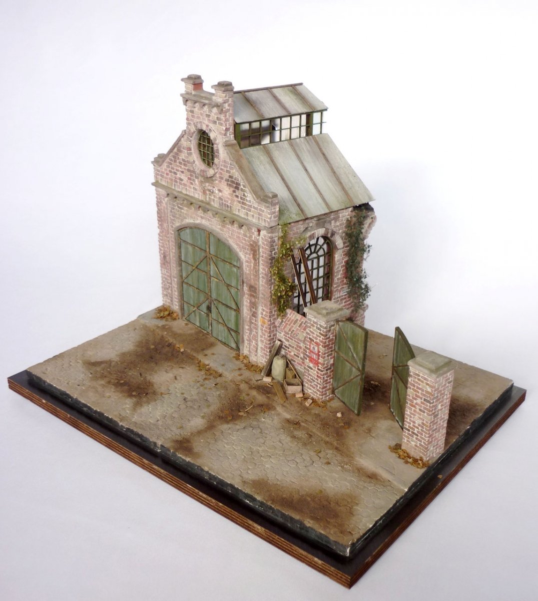 RT-Diorama 35289 Socle de diorama : Atelier industriel 1/35 – immagine 4
