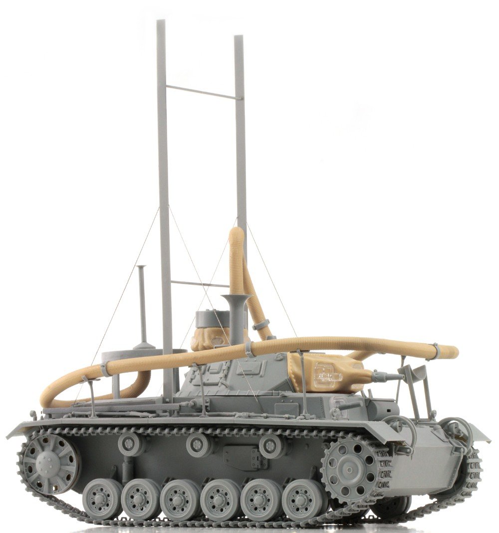 Cyber ​​​​Hobby 6717 Pz. Kpfw. 111(3,7 cm)(T) Ausf. F, Opération Seelowe (1/35) – image 4