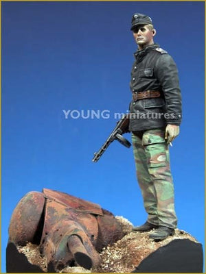 Young Miniatures YM9001-B Officier SS Panzer avec socle de mantelet T-34 90 mm – image 4