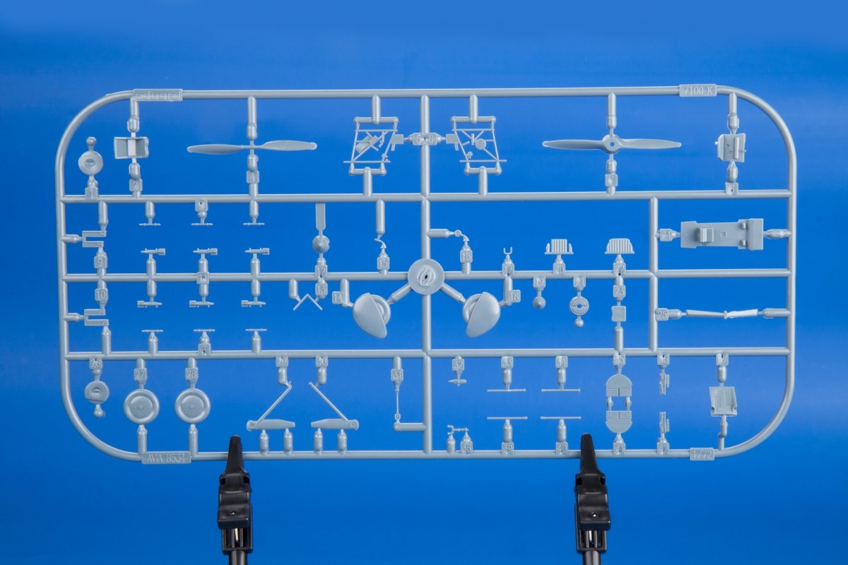 Eduard 7445 Avia Bk-534 Graf Zeppelin 1/72 – image 5