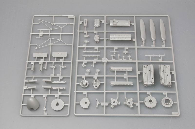 Trumpeter 02417 Hurricane Mk II D/Trop 1/24 – immagine 6