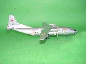 Trumpeter 04001 Antonov An-12BK Cub 1/100 – image 2