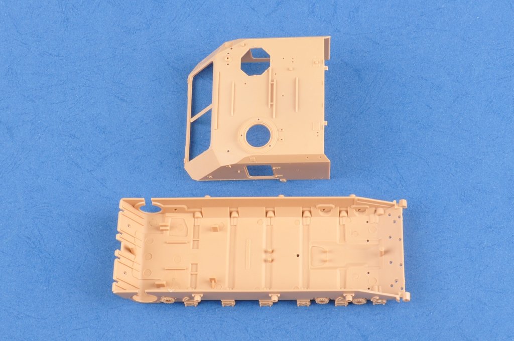 Hobby Boss 83835 GCT 155mm AU-F1 SPH Basé sur le T-72 (1/35) – image 4