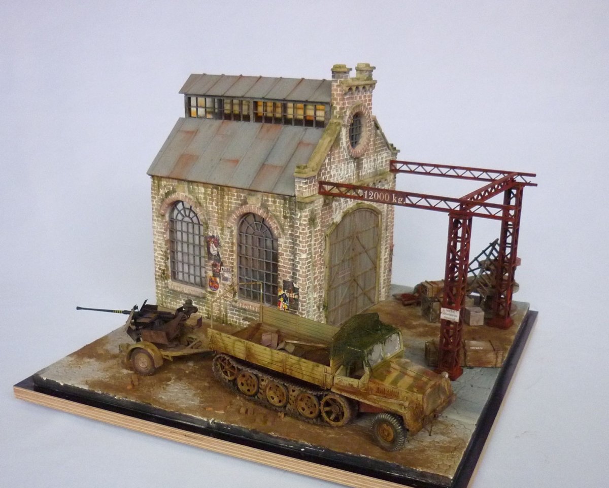 RT-Diorama 35292 Socle de diorama : « Hangar ferroviaire » 1/35 – immagine 13