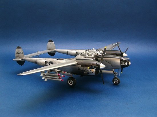 Trumpeter 02227 Lockheed P-38L-5-LO Lightning (1/32) – imagen 2