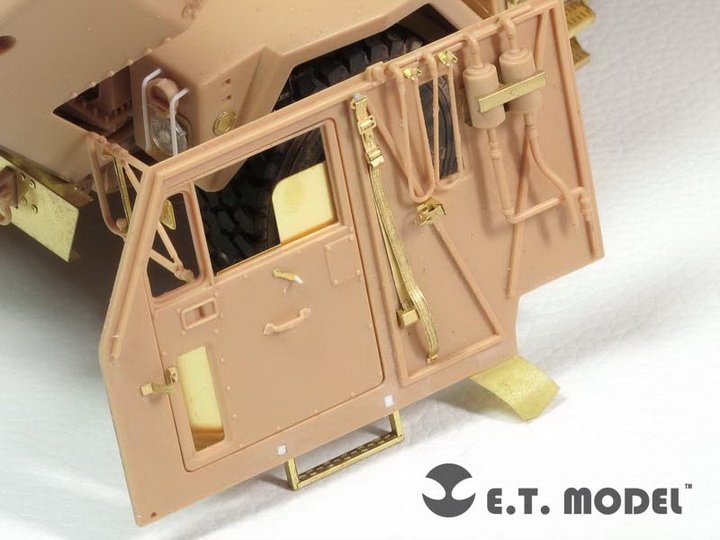 Intérieur du tracteur routier moderne américain M1070 ET Model E35-132 (pour HOBBY BOSS 85502) (1/35) – image 3