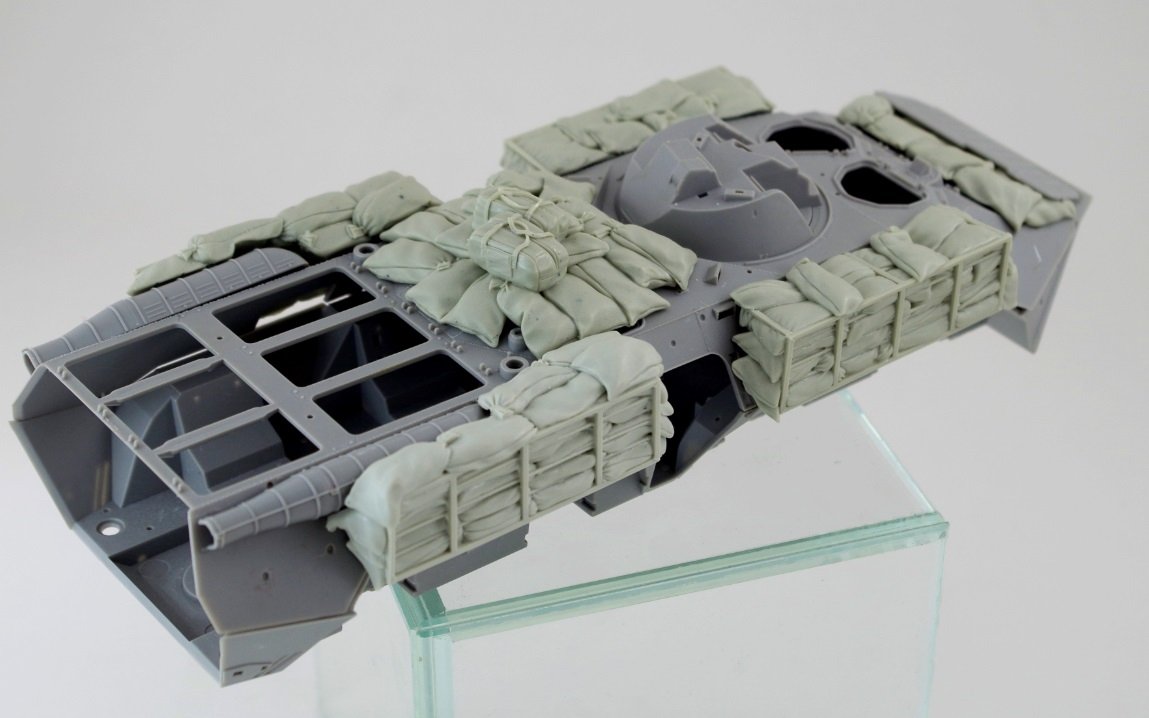 Panzer Art RE35-693 Blindage de sacs de sable pour BTR-80 ukrainien 1/35 – immagine 4