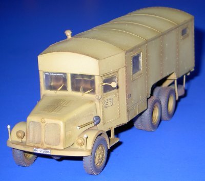 Attack 72817 TATRA T-111-8000 Kundediensttruppwagen 1/72 – zdjęcie 3
