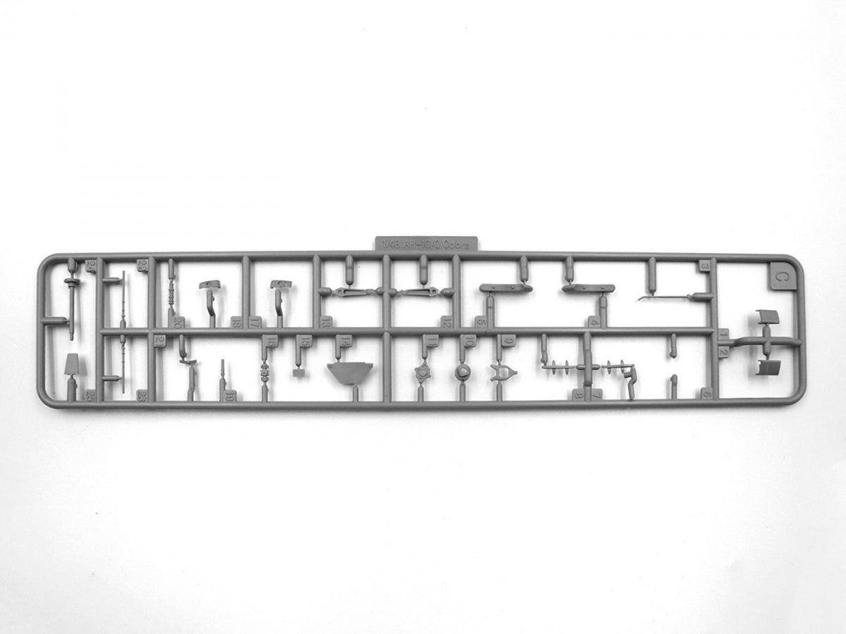 Tapis d&amp;#39;atterrissage américain ICM 48298 AH-1G Cobra et M8A1 au 1/48 – image 3