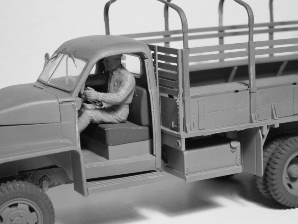 ICM 35643 RKKA Drivers (1943-1945) (2 figures) 1/35 – zdjęcie 4