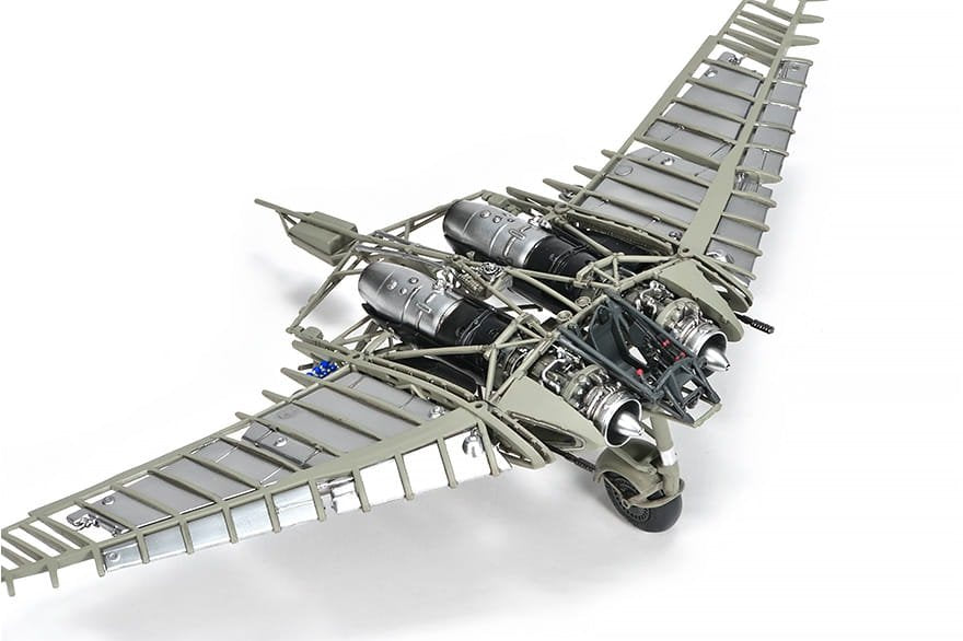 Zoukei-Mura SWS7201 Ho 229 Horten 1/72 &amp;amp; 1/144 – image 4