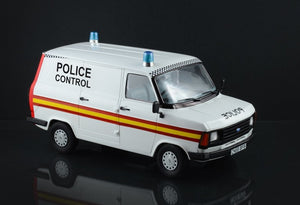 Italeri 3657 FORD TRANSIT POLICE BRITANNIQUE (1/24) – immagine 3