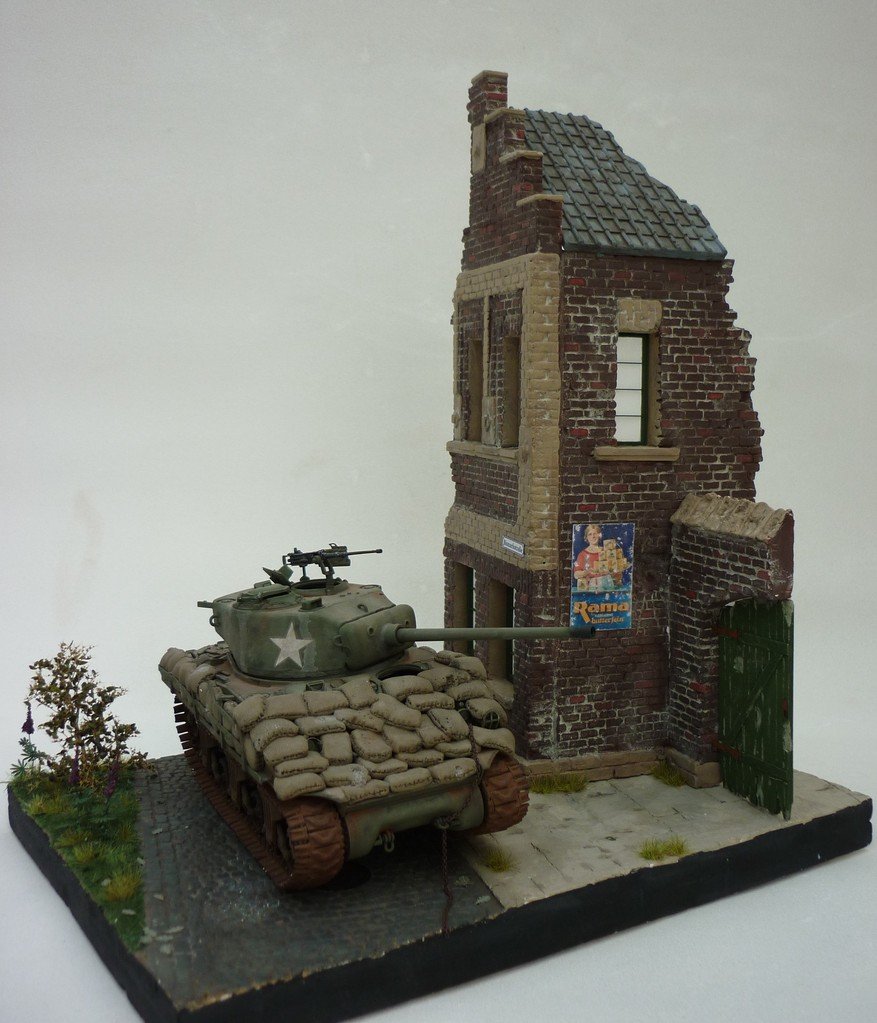 RT-Diorama 35202 Socle de diorama : Ruine de maison en briques 1/35  – immagine 7