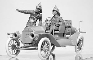 ICM 24006 Équipe de camion de pompiers américain (années 1910) (2 figurines) (1/24)  – image 6