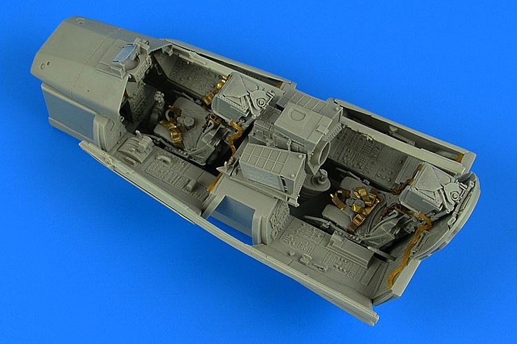 Aires 2243 Panavia Tornado GR.1 - maquette de cockpit (première version) au 1/32 REVELL
