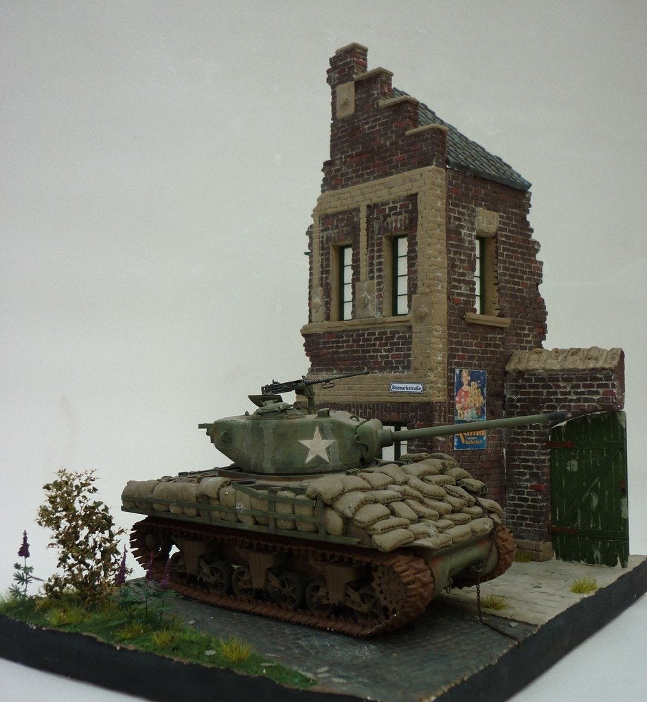 RT-Diorama 35202 Socle de diorama : Ruine de maison en briques 1/35  – immagine 6