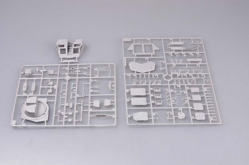 Trumpeter 00393 USMC LAV-AD Véhicule blindé léger - Défense aérienne (1/35) – image 5