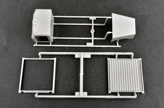 Tracteur Trumpeter 01015 M915 avec remorque plateau M872 / conteneur 40 pieds 1/35 – immagine 6