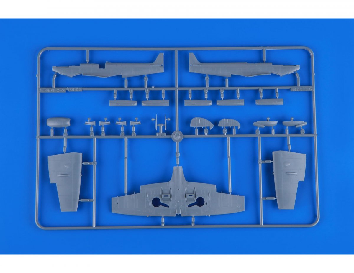 Eduard 70126 Spitfire Mk. XVI Bubbletop 1/72 – imagen 5
