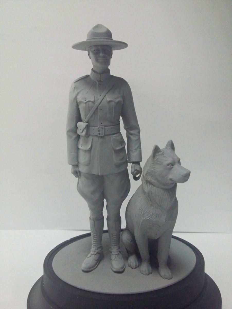 ICM 16008 Gendarmerie féminine de la GRC avec chien (1/16) – image 2