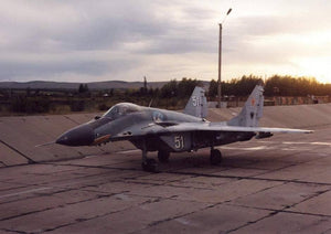 Diorama d&amp;#39;exposition Uschi 3036 : Voie de circulation et tarmac de type PAG russe, circulaire, édition mur anti-explosion 1/72  – Bild 5