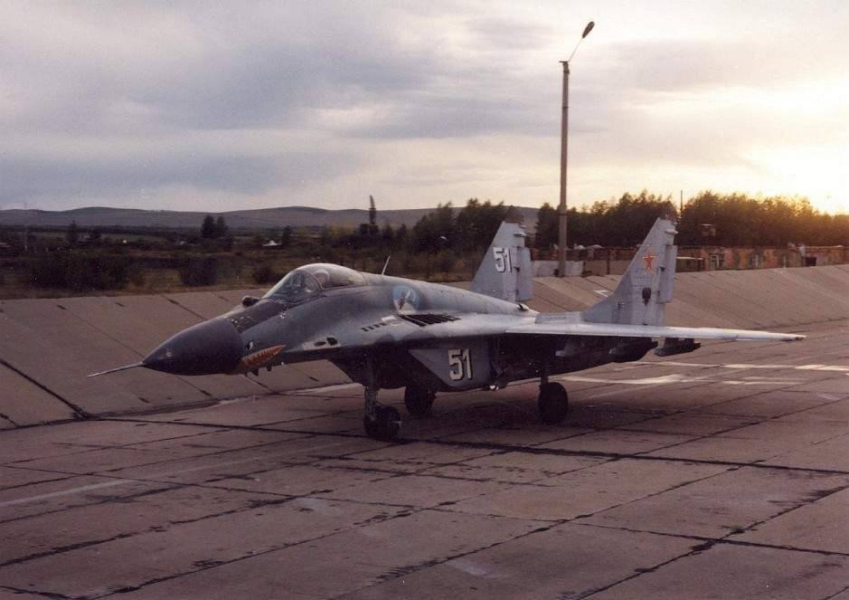 Diorama d&amp;#39;exposition Uschi 3036 : Voie de circulation et tarmac de type PAG russe, circulaire, édition mur anti-explosion 1/72  – Bild 5