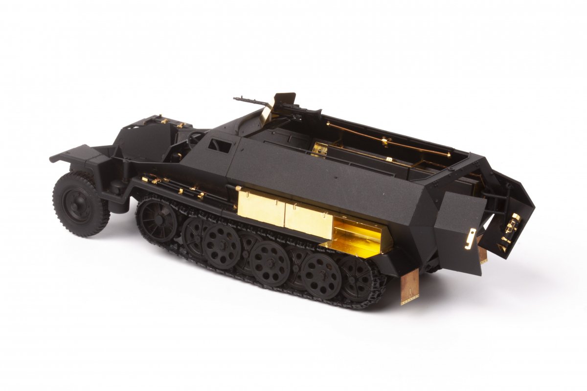Édouard 36500 Sd. Kfz. 251/1 Ausf. Bacs de rangement latéraux C ACADEMY 1/35 – image 3