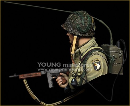 Young Miniatures YM1885 Opérateur radio aéroporté américain CARENTAN 1944 1/10 – image 3