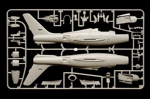 Italeri 2682 Republic F - 84F Thunderstreak 1/48 – Bild 4