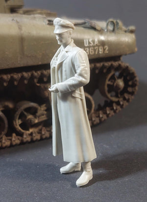 Panzer Art FI35-229 Officier Waffen-SS en manteau long Normandie 1/35  – image 2